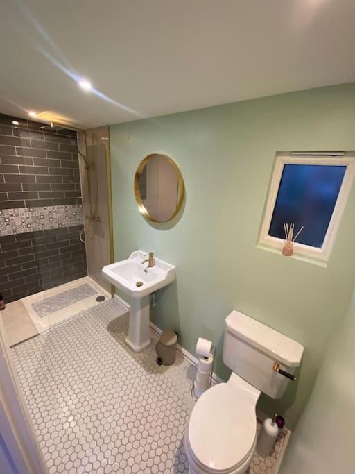 Cozy Cabin With Modern Comforts Wootton  Экстерьер фото